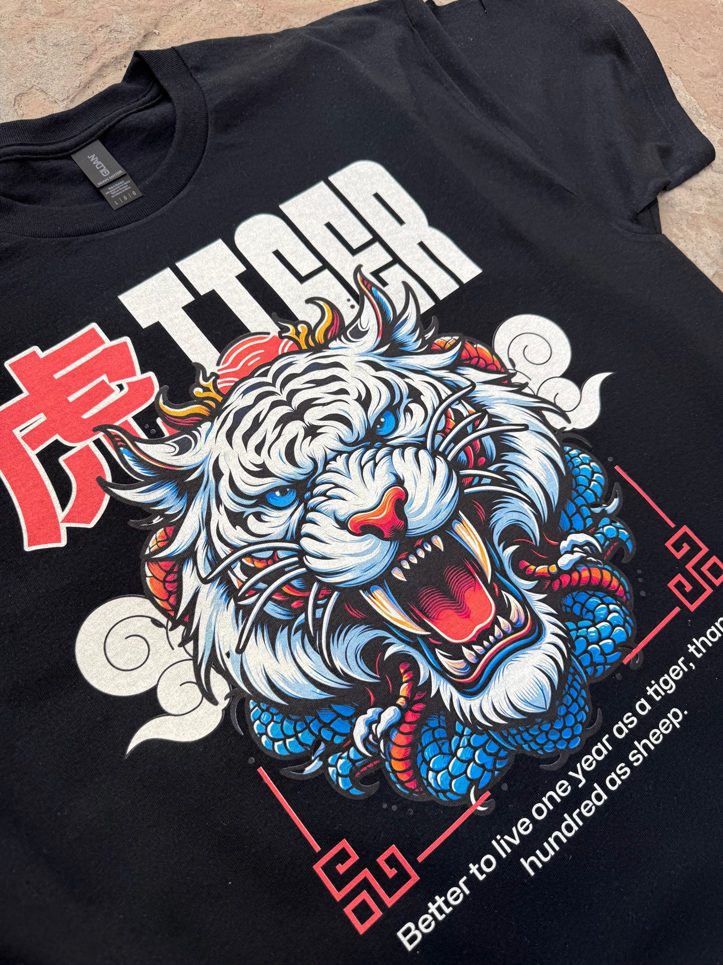 Playera Gildan Negra “Tiger” – Diseño Estilo Japonés
