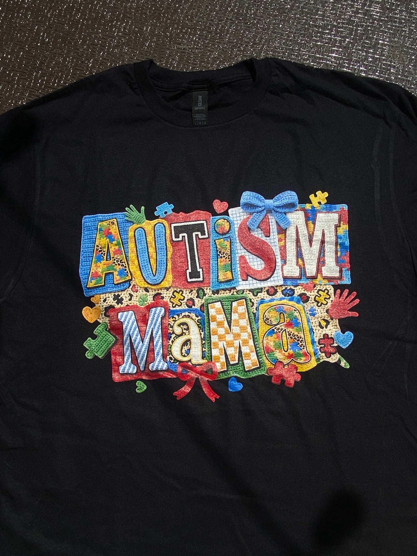 Playera Gildan Negra “Autism Mama”