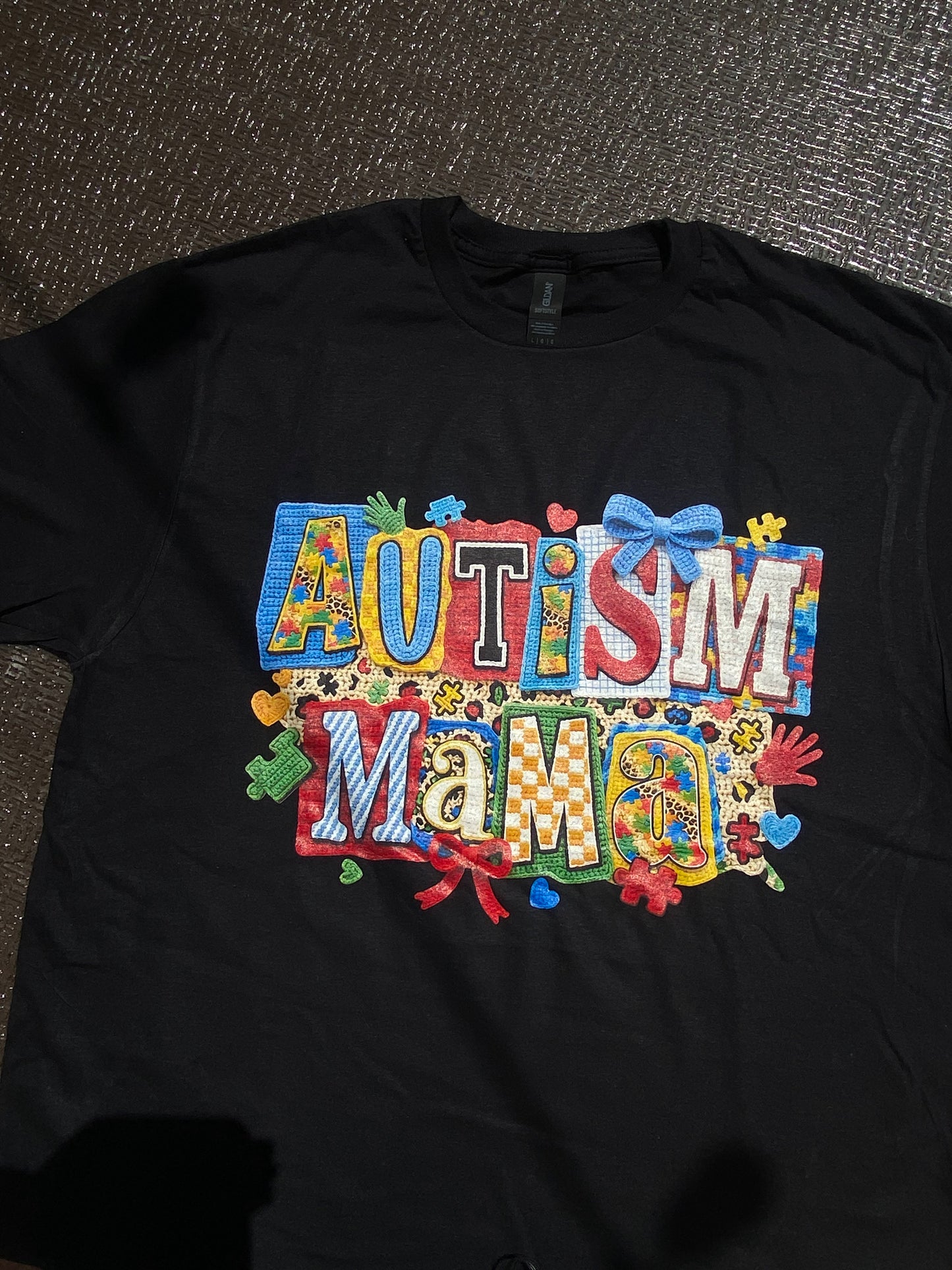 Playera Gildan Negra “Autism Mama”
