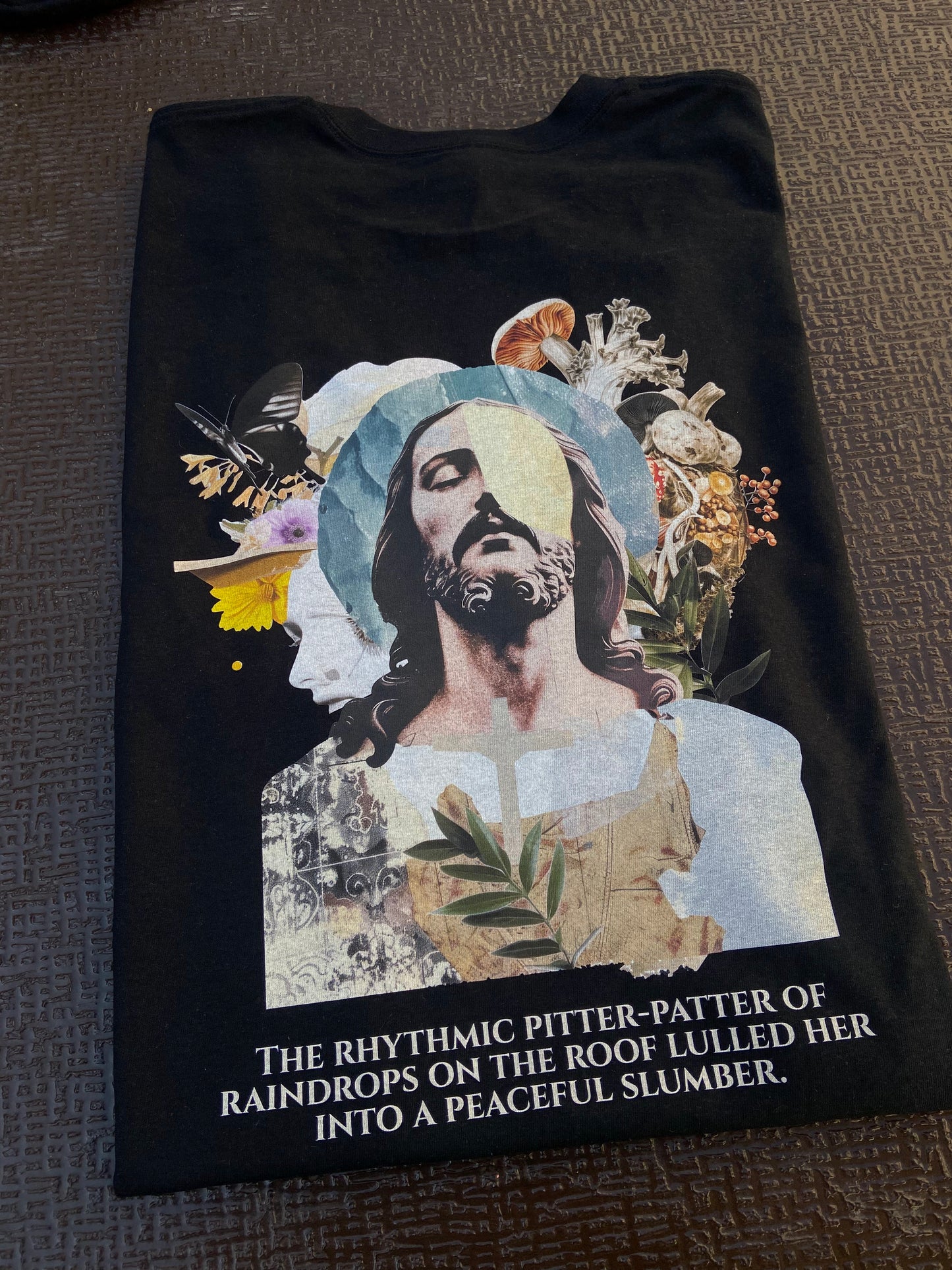 Playera Gildan Negra “Collage Clásico”
