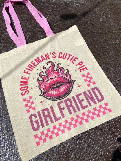 Bolsa Tote “Some Fireman’s Cutie Pie Girlfriend”